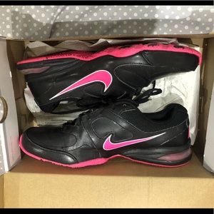 Women’s NIKE Training Air Propel Tr.